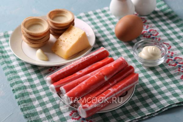 Тарталетки с крабовыми палочками, яйцом и сыром