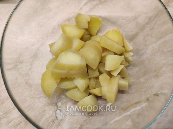 Салат из квашеной капусты с картошкой