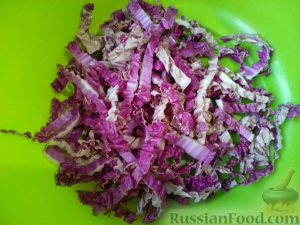 Салат из пурпурной пекинской капусты, огурцов и ветчины (без майонеза)