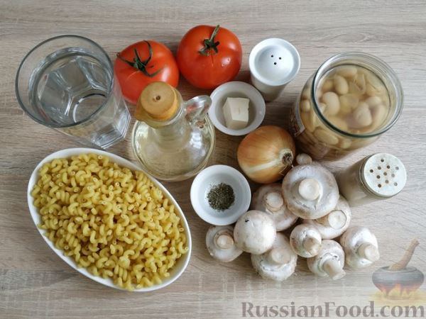 Макароны с фасолью, грибами и помидорами