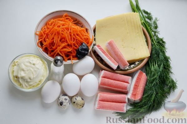 Слоёный салат с крабовыми палочками, сыром и морковью по-корейски