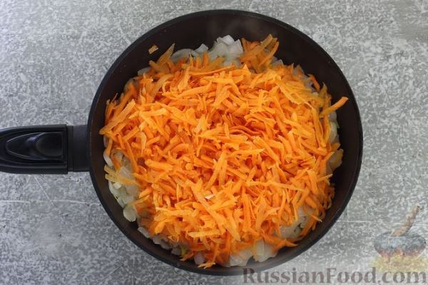 Слоёный салат со шпротами, картофелем, морковью и маринованными огурцами