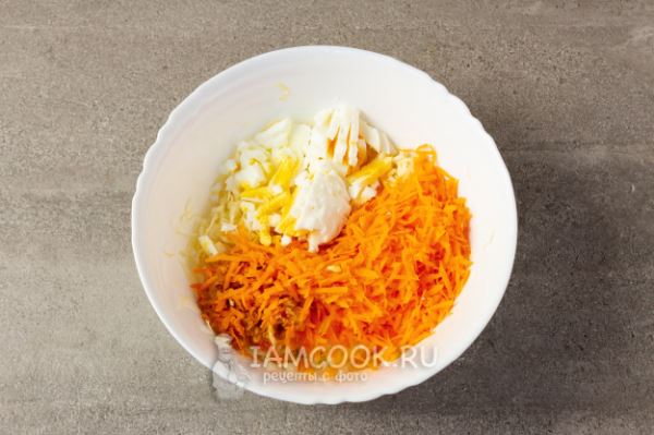 Салат с капустой морковью и яйцом