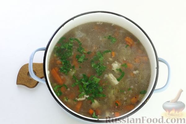 Куриный суп с перловой крупой и черносливом