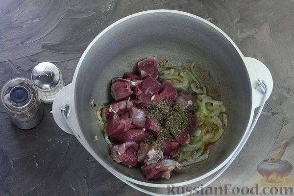 Суп с говядиной, квашеной капустой и картошкой