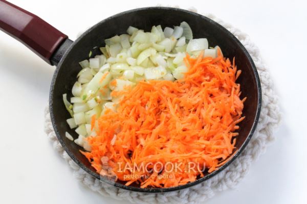 Рулет из печени с морковью и луком