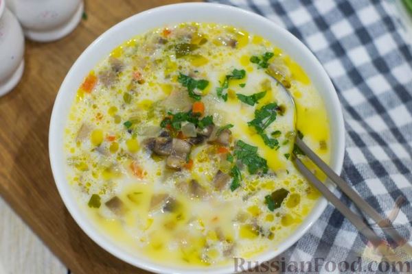 Сливочный суп с рисом,  грибами и сельдереем