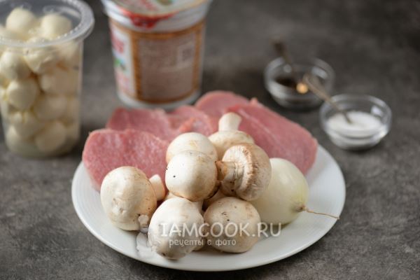 Отбивные из говядины с грибами в духовке